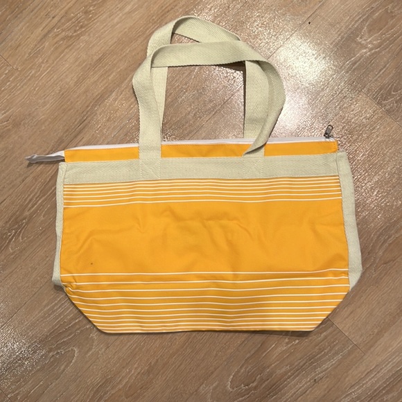 Disney Cruise Line Gold Castaway Club Member Tote Bag - Picture 2 of 8